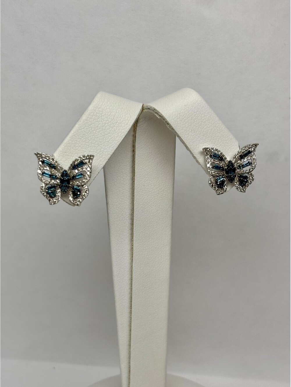 14k White Gold Topaz Earrings